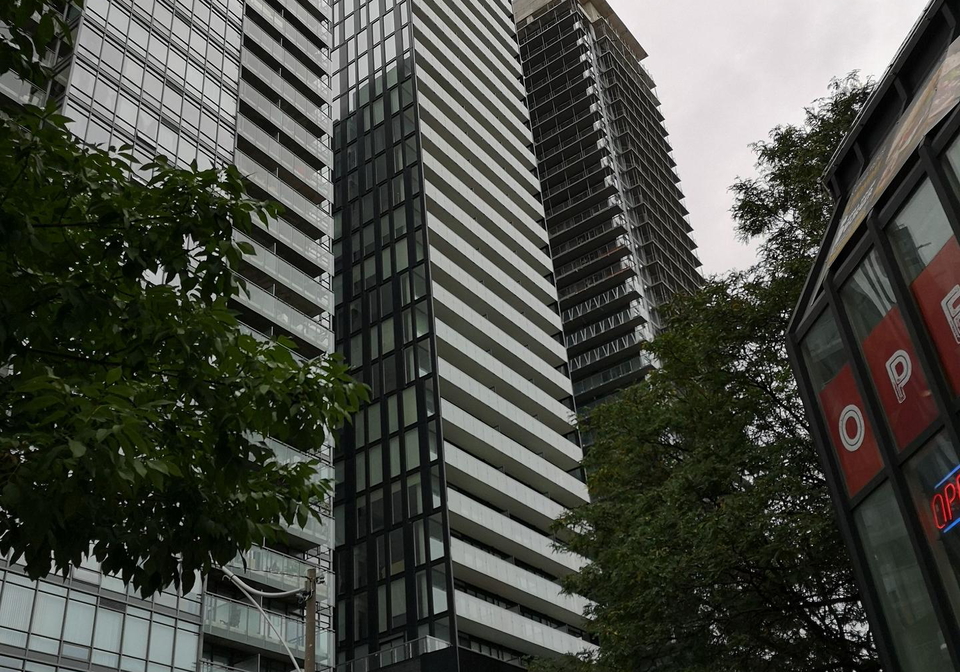 28-wellesley-street-e-toronto-ontario-c13429560