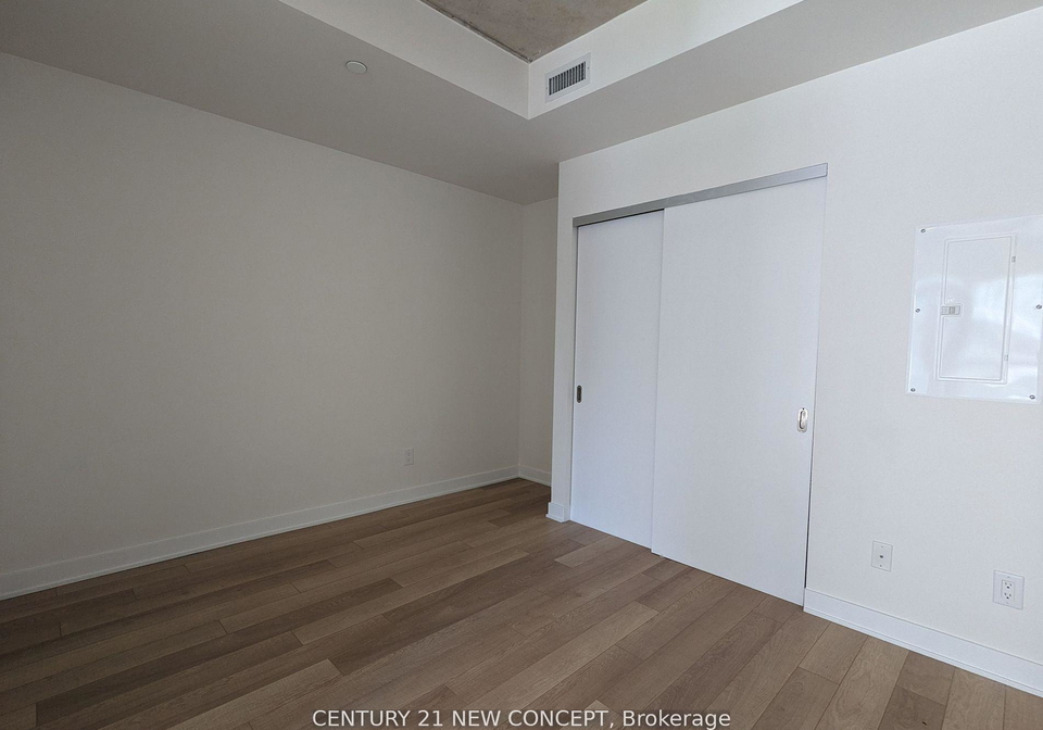 210-simcoe-street-toronto-ontario-c13429688
