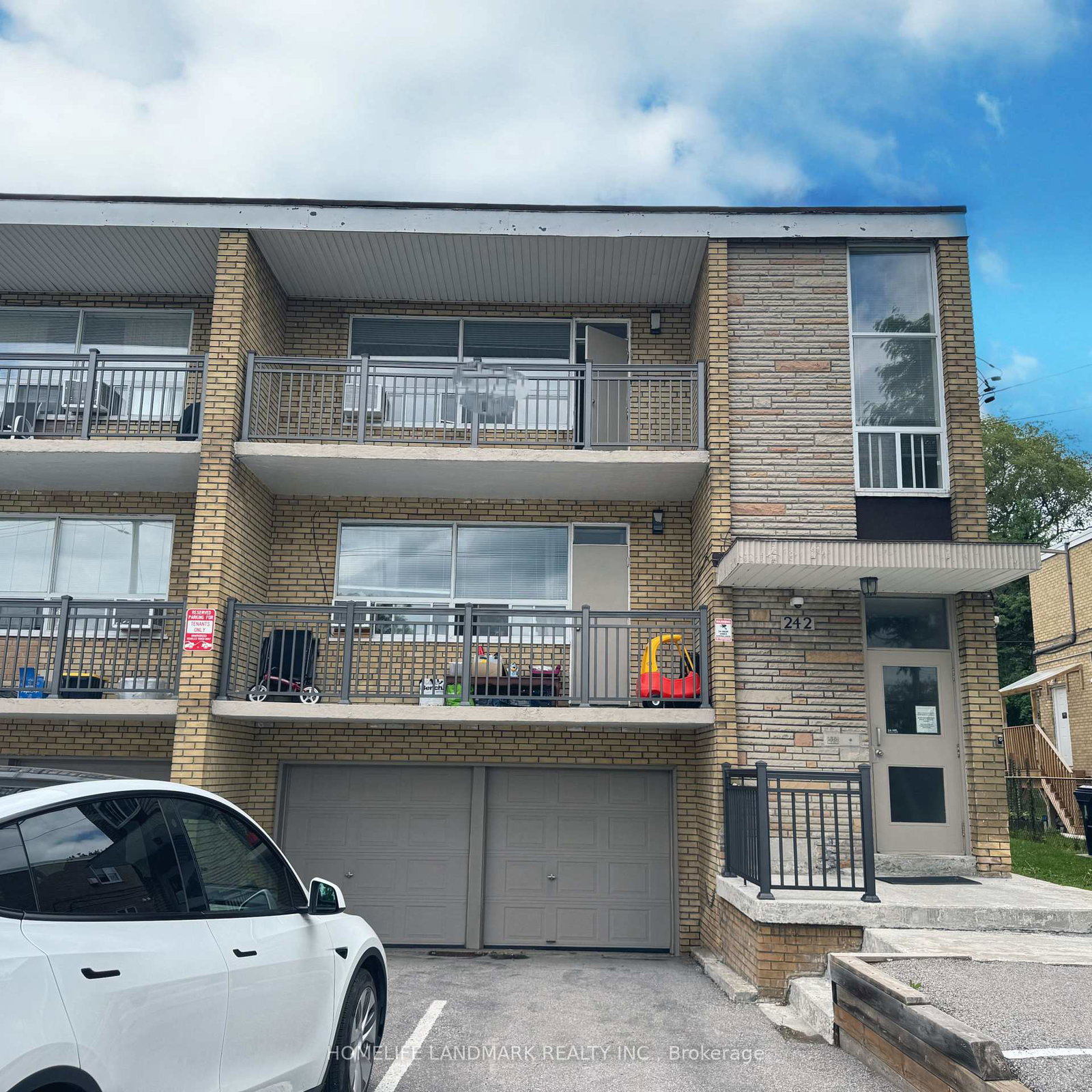 242-wilmington-avenue-toronto-ontario-c13429940