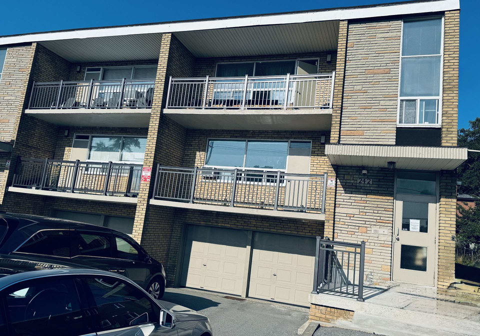 242-wilmington-avenue-toronto-ontario-c13429940