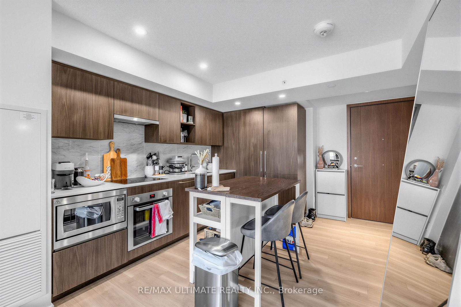 17-bathurst-street-toronto-ontario-c13430360