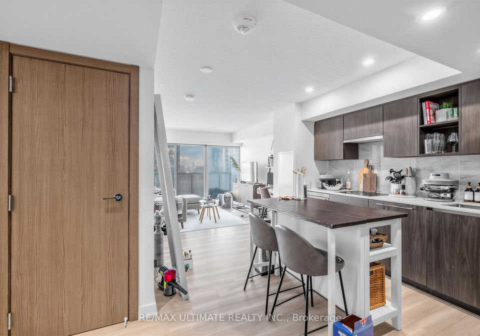 17-bathurst-street-toronto-ontario-c13430360