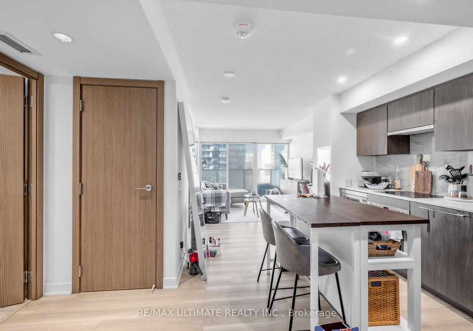 17-bathurst-street-toronto-ontario-c13430360