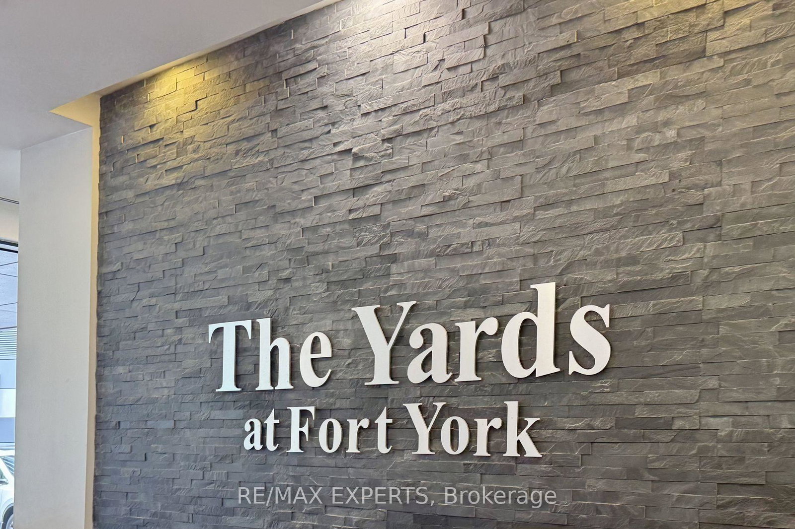 20-bruyeres-mews-toronto-ontario-c13431416