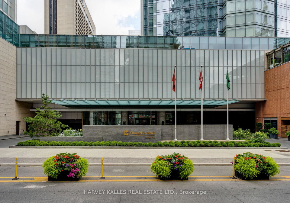 180-university-avenue-toronto-ontario-c13431876