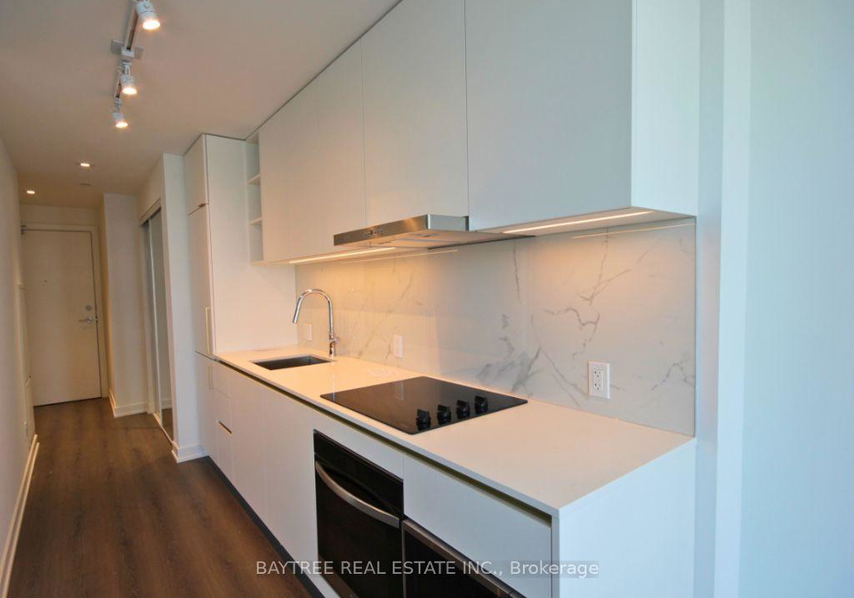 8-wellesley-street-w-toronto-ontario-c13433162