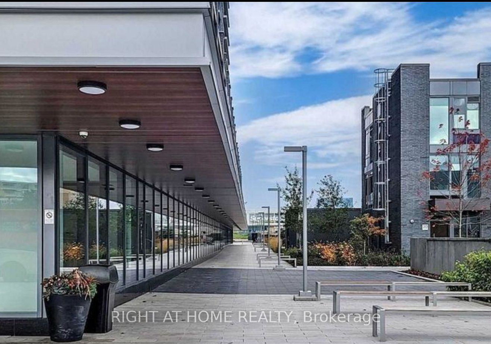 6-sonic-way-ne-east-york-ontario-c13433878