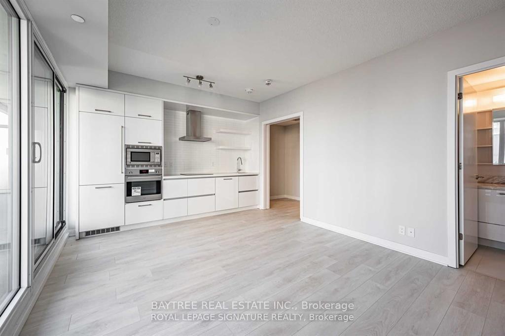 2221-yonge-street-toronto-ontario-c13434274