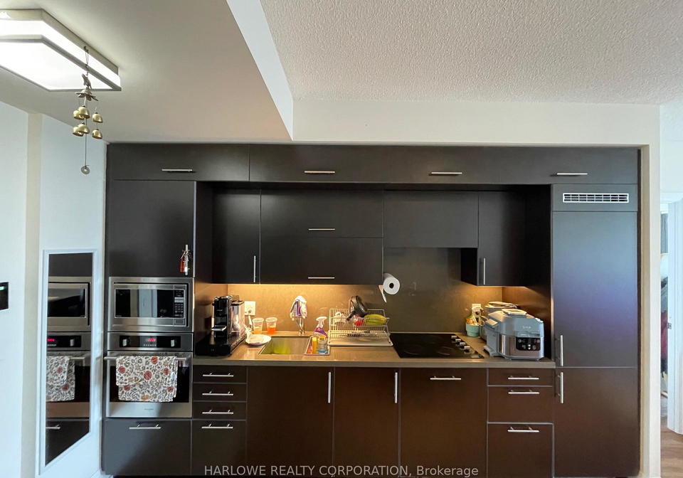 5-sheppard-avenue-e-north-york-ontario-c13434292