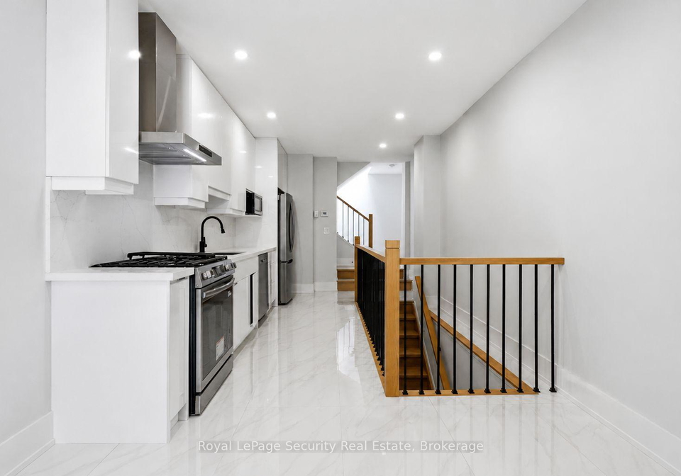 21-belmont-street-toronto-ontario-c13434692