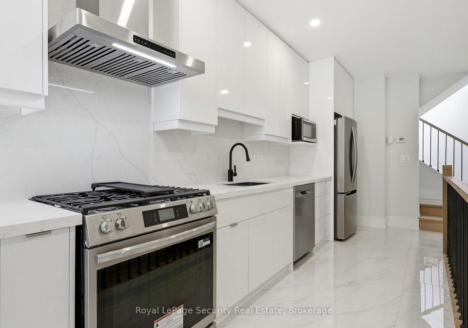 21-belmont-street-toronto-ontario-c13434692
