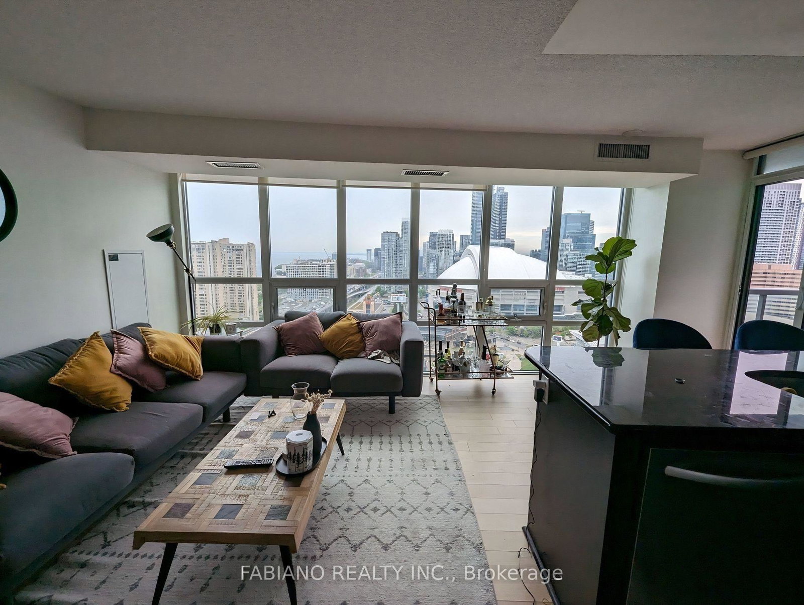19-grand-trunk-crescent-toronto-ontario-c13434772