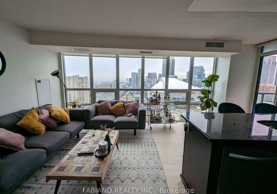 19-grand-trunk-crescent-toronto-ontario-c13434772