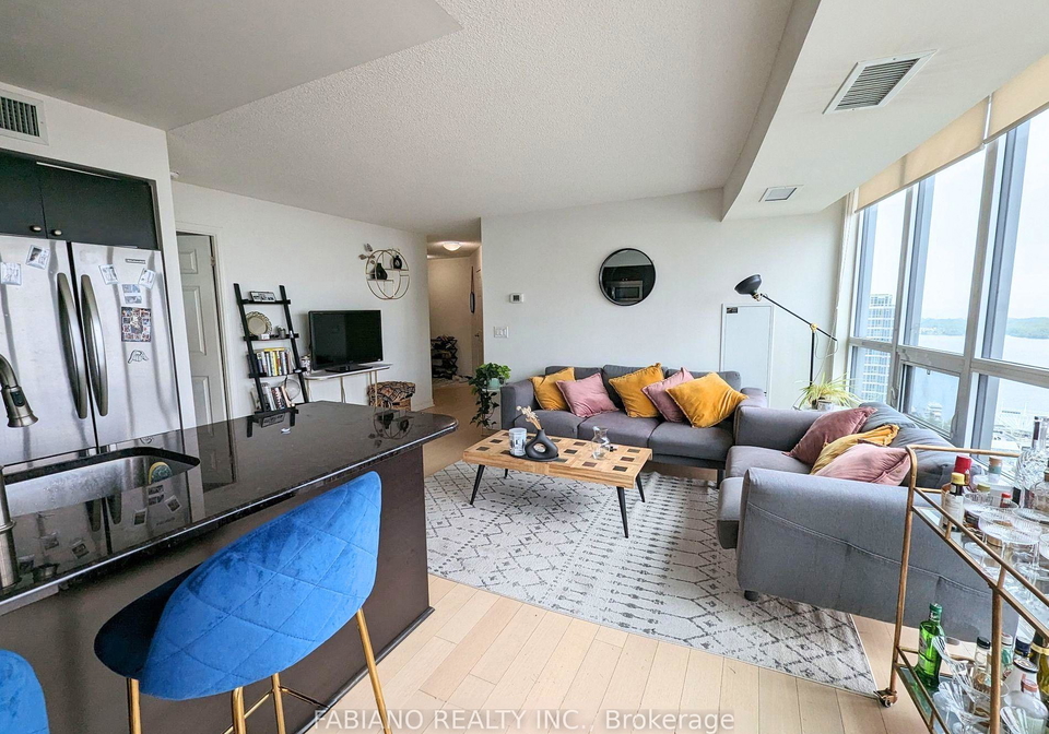 19-grand-trunk-crescent-toronto-ontario-c13434772