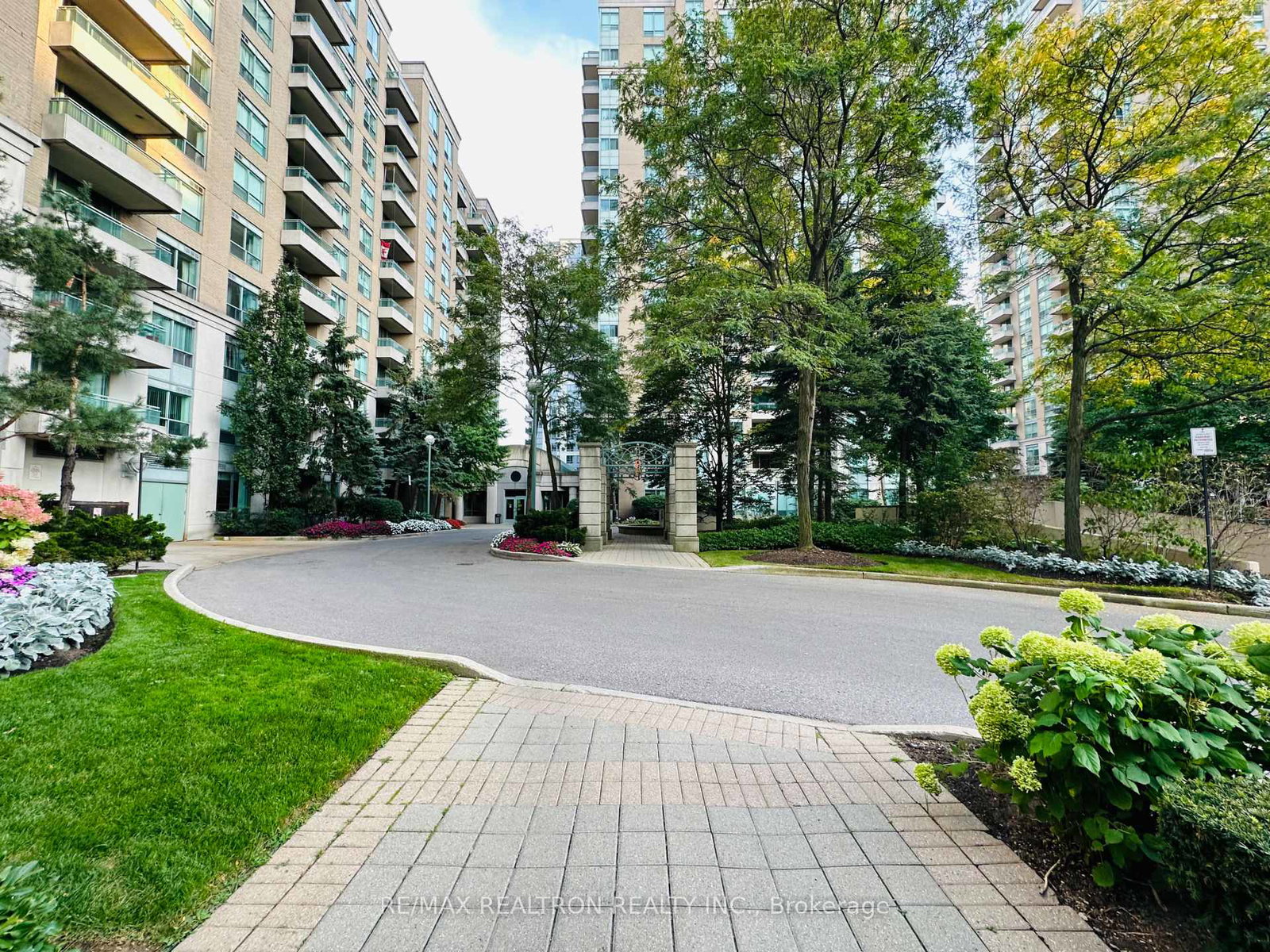 29-pemberton-avenue-north-york-ontario-c13435092