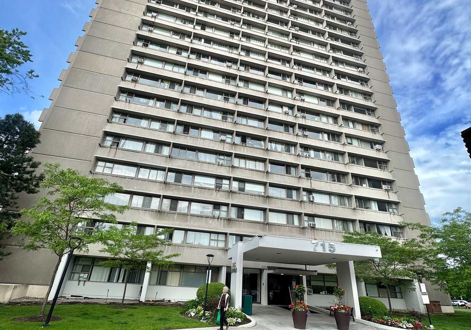 715-don-mills-road-east-york-ontario-c13435108