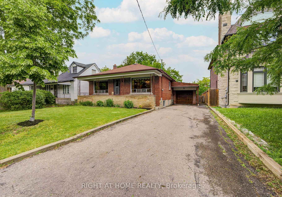 124-patricia-avenue-toronto-ontario-c13435342