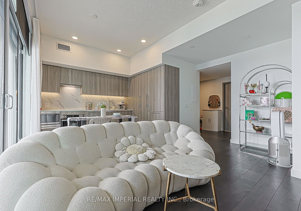 1-concord-cityplace-way-toronto-ontario-c13435412