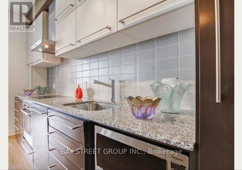 770-bay-street-toronto-ontario-c13435740