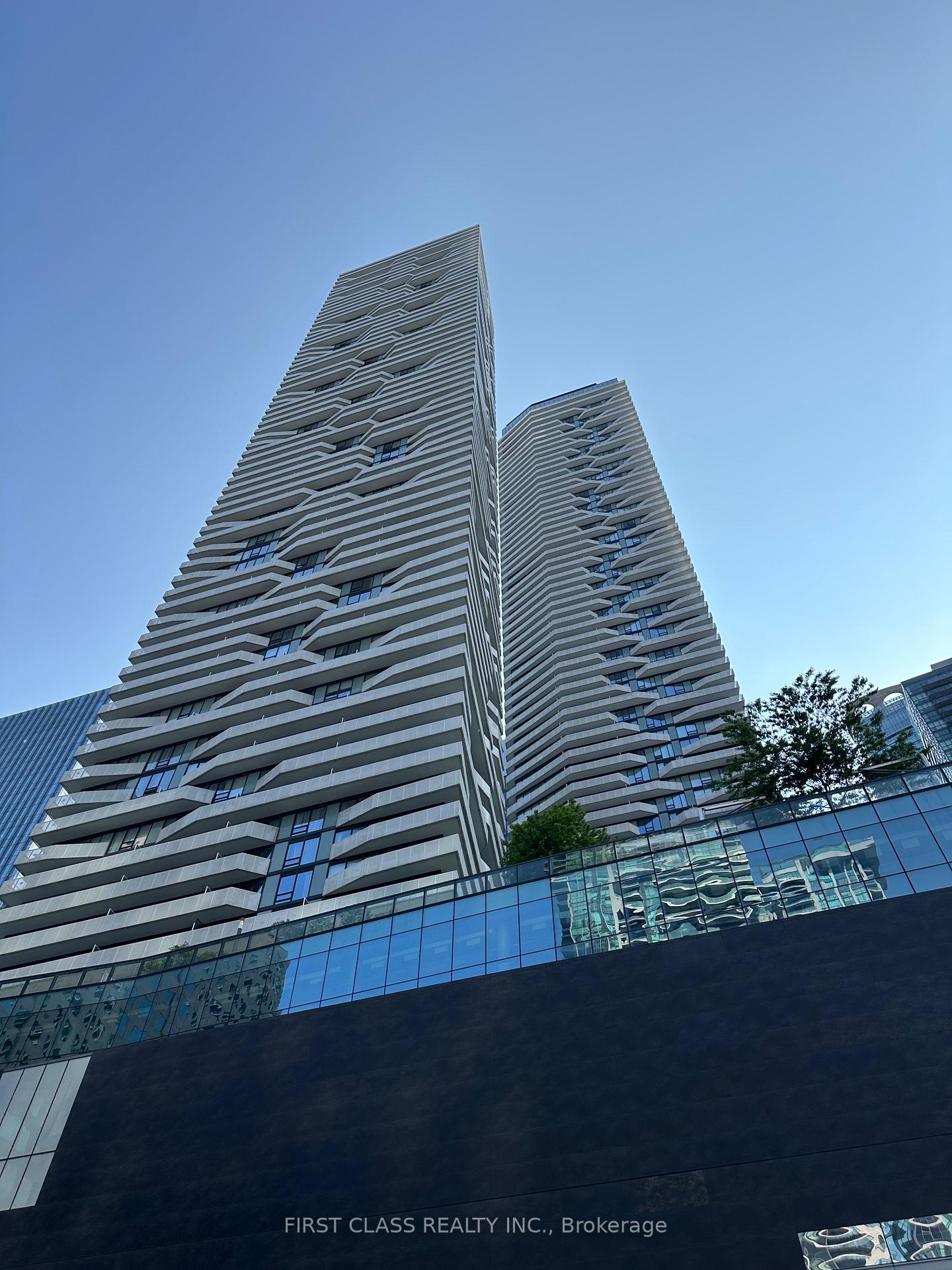 100-harbour-street-toronto-ontario-c13435886