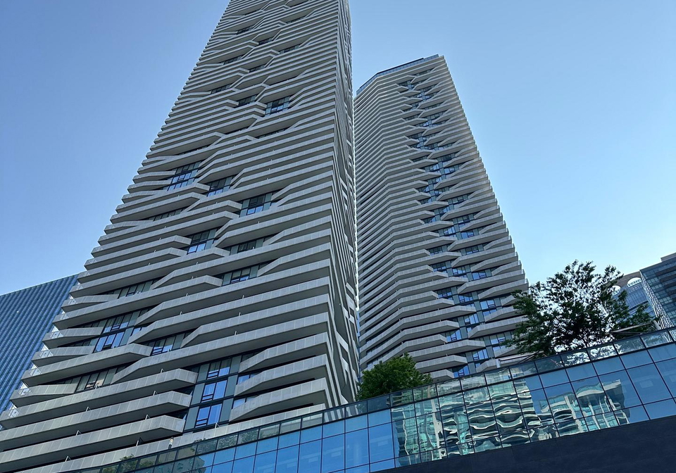 100-harbour-street-toronto-ontario-c13435886