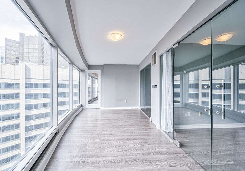 33-university-avenue-toronto-ontario-c13436186
