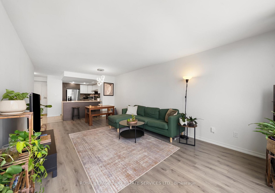 5785-yonge-street-north-york-ontario-c13436244