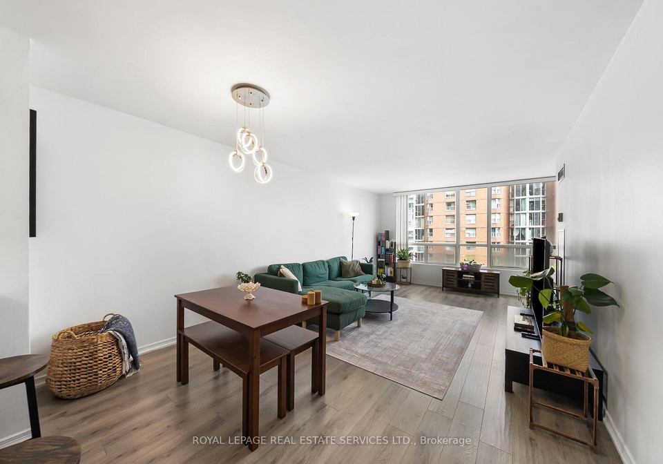 5785-yonge-street-north-york-ontario-c13436244