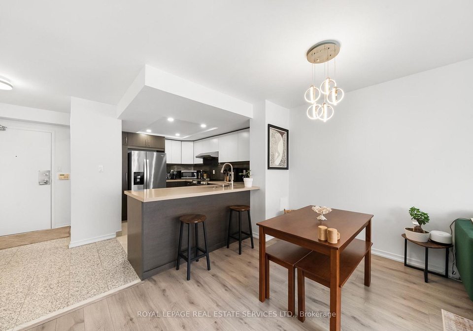 5785-yonge-street-north-york-ontario-c13436244