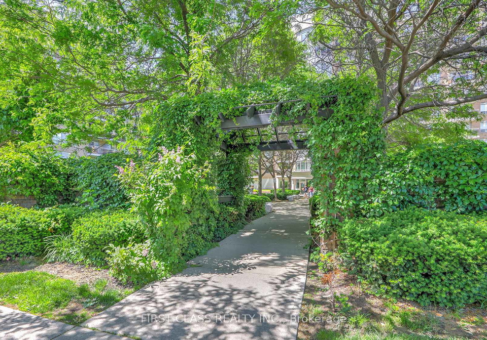 650-lawrence-avenue-w-toronto-ontario-c13436306