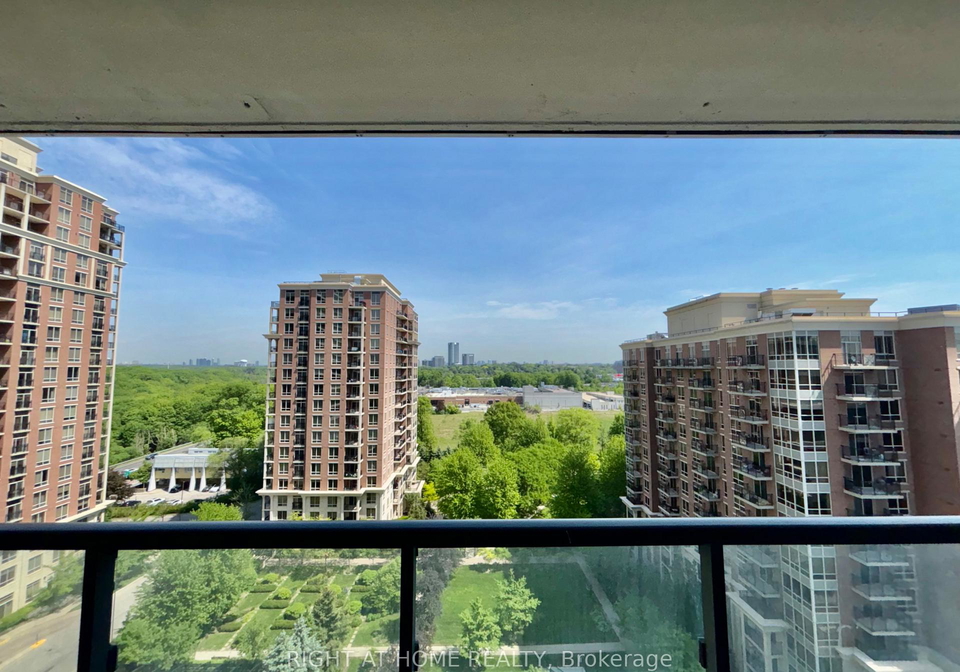 20-inn-on-the-park-drive-north-york-ontario-c13436834