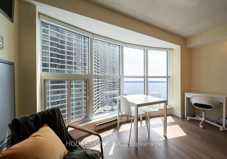 77-harbour-square-toronto-ontario-c13436996