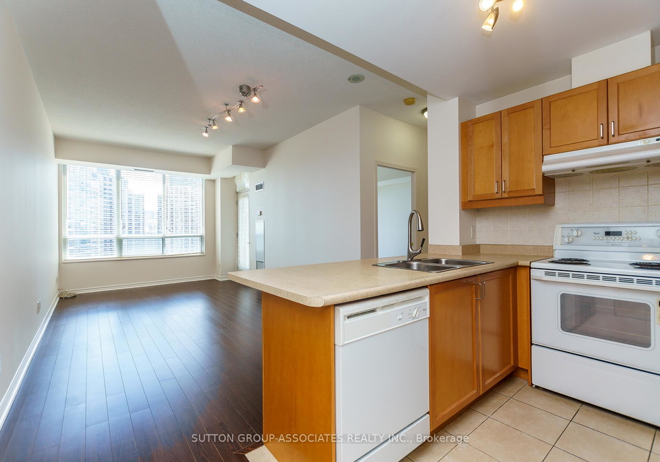 28-byng-avenue-north-york-ontario-c13437098