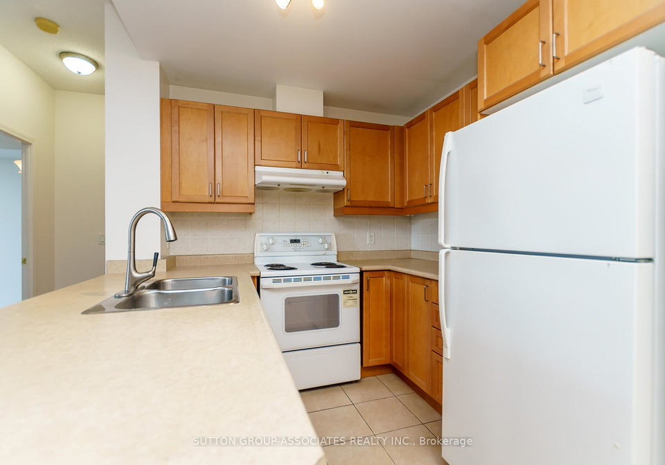 28-byng-avenue-north-york-ontario-c13437098