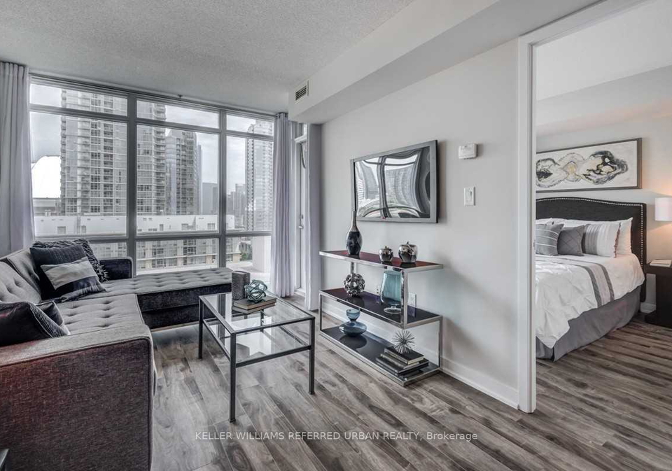 15-fort-york-boulevard-toronto-ontario-c13437146