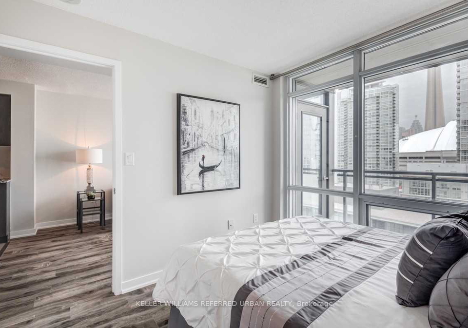 15-fort-york-boulevard-toronto-ontario-c13437146