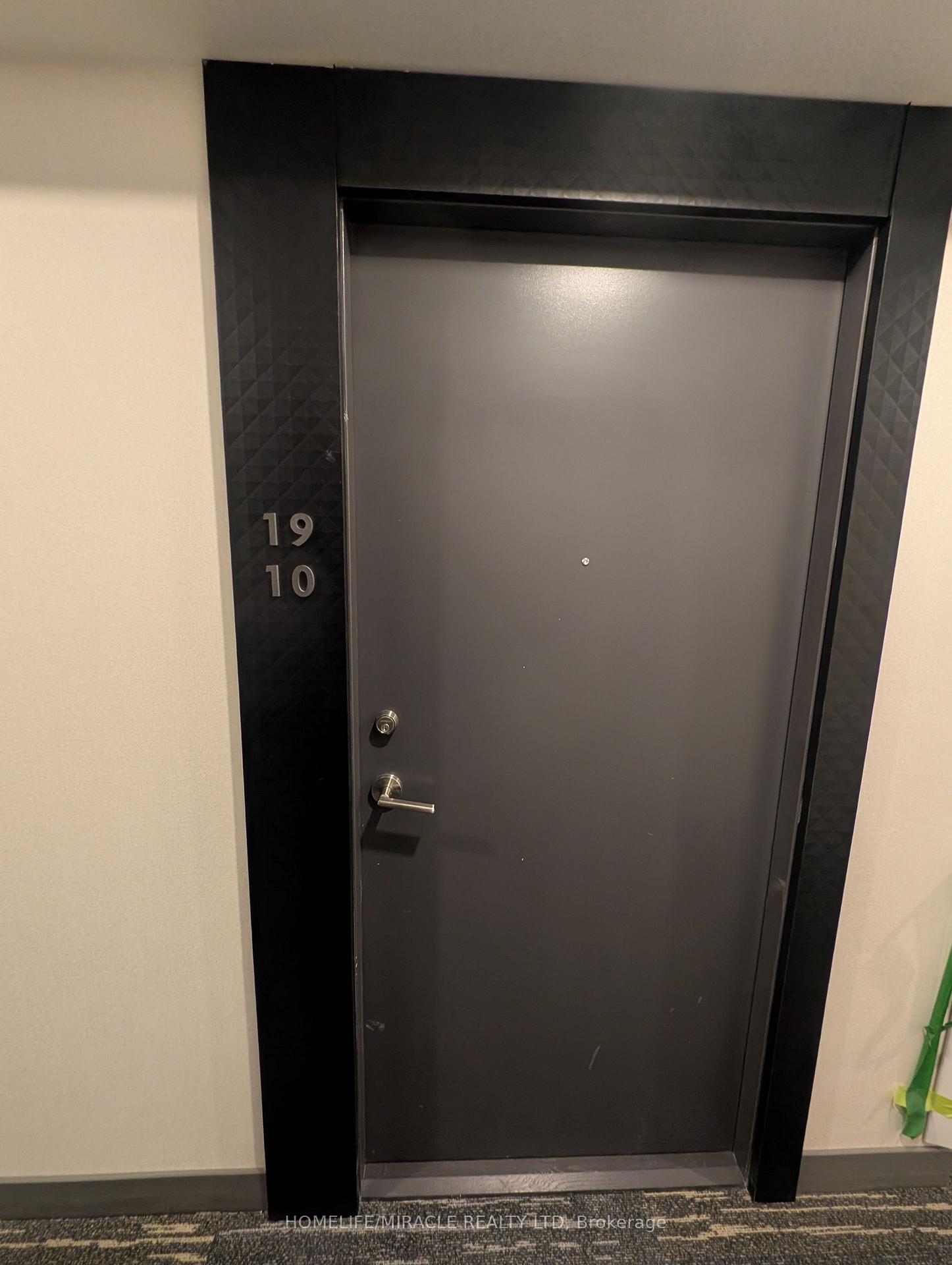 8-wellesley-street-w-toronto-ontario-c13437318