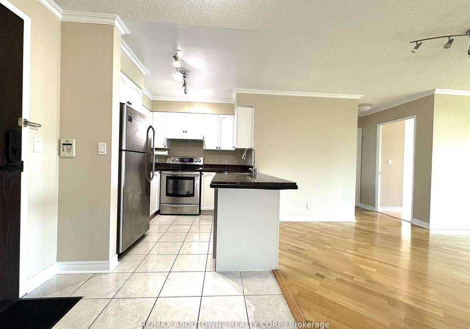 23-hollywood-avenue-north-york-ontario-c13437610