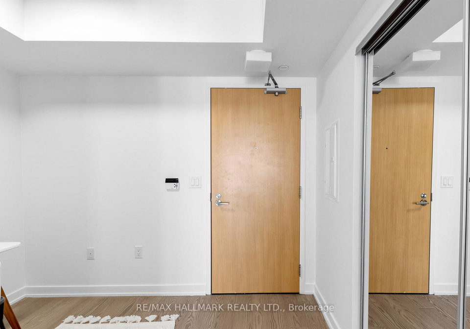11-wellesley-street-w-toronto-ontario-c13437730