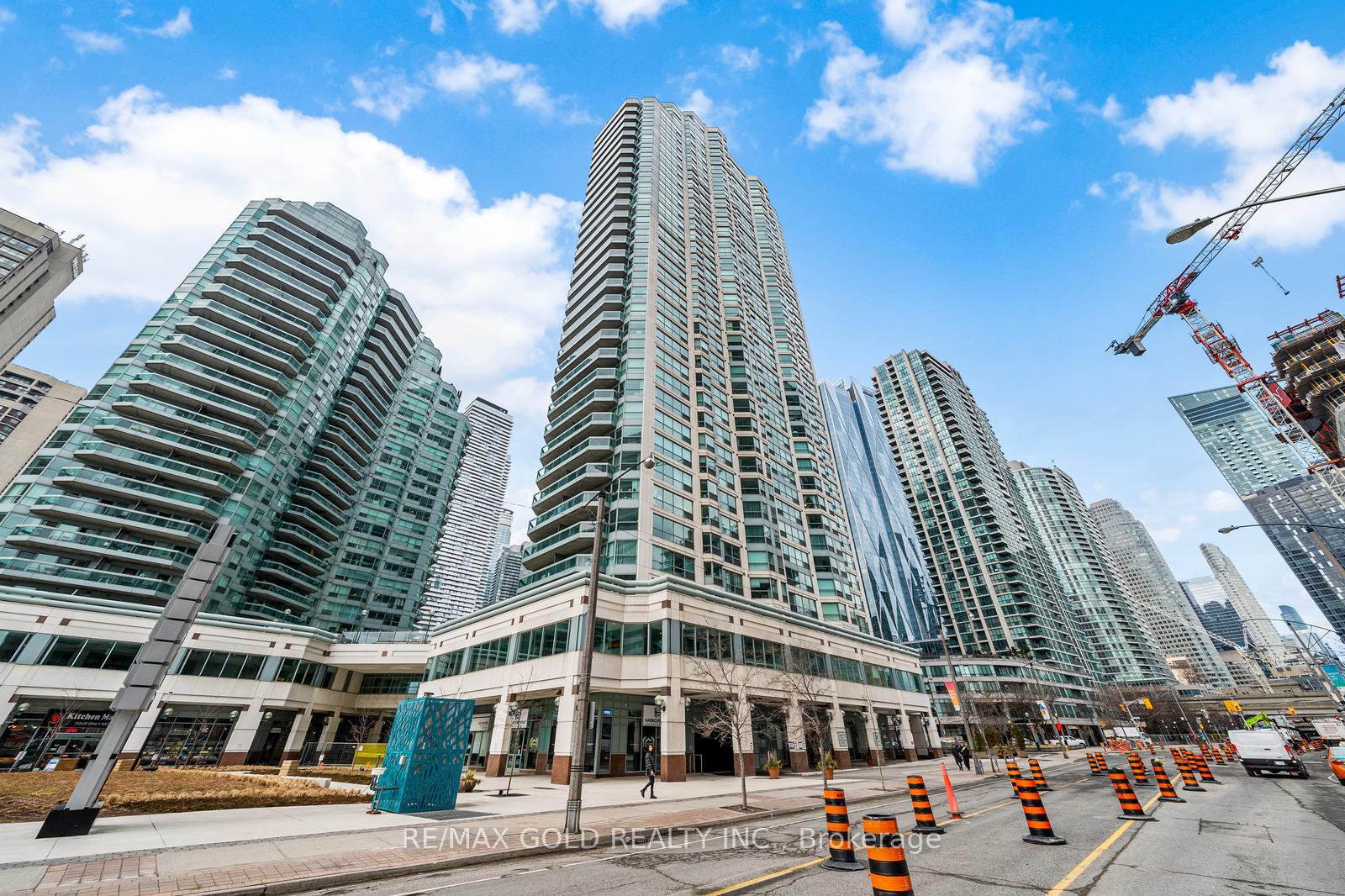 10-yonge-street-toronto-ontario-c13437888