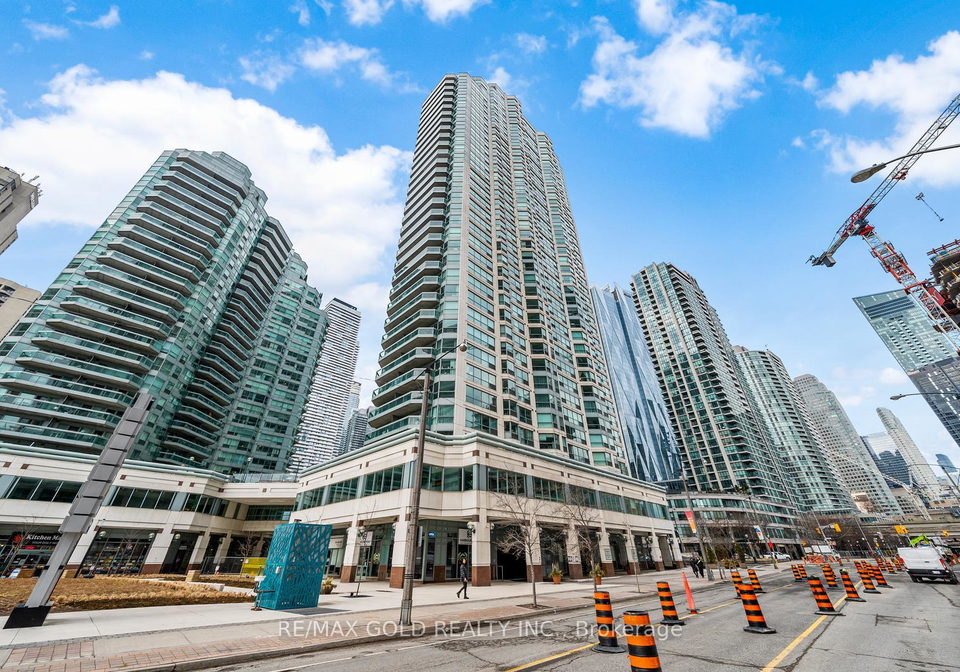 10-yonge-street-toronto-ontario-c13437888