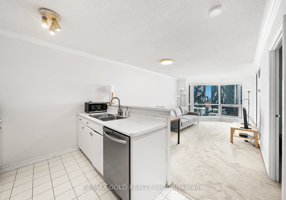 10-yonge-street-toronto-ontario-c13437888
