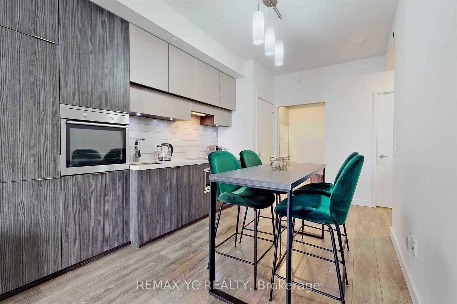 8-eglinton-avenue-e-toronto-ontario-c13437984