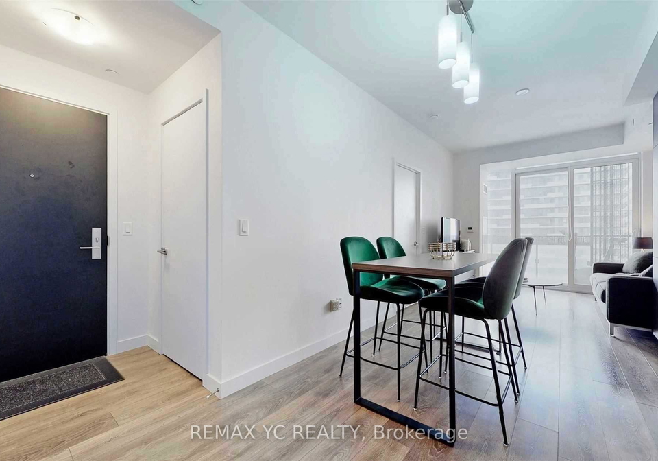 8-eglinton-avenue-e-toronto-ontario-c13437984