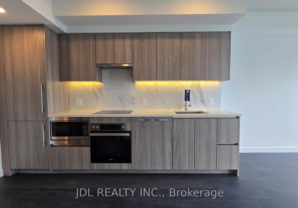 1-concord-cityplace-way-toronto-ontario-c13438006