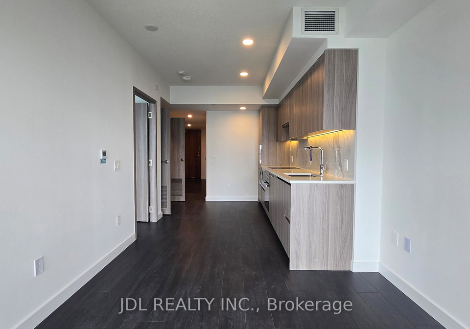 1-concord-cityplace-way-toronto-ontario-c13438006