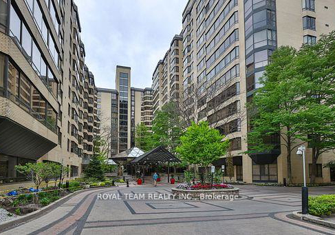 211-saint-patrick-street-toronto-ontario-c13438046