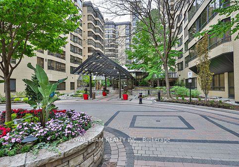 211-saint-patrick-street-toronto-ontario-c13438046