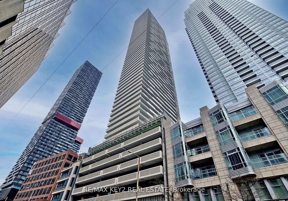 2221-yonge-street-toronto-ontario-c13438124