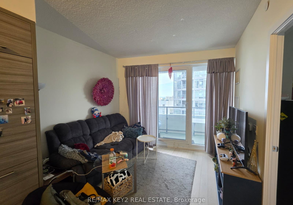 2221-yonge-street-toronto-ontario-c13438124